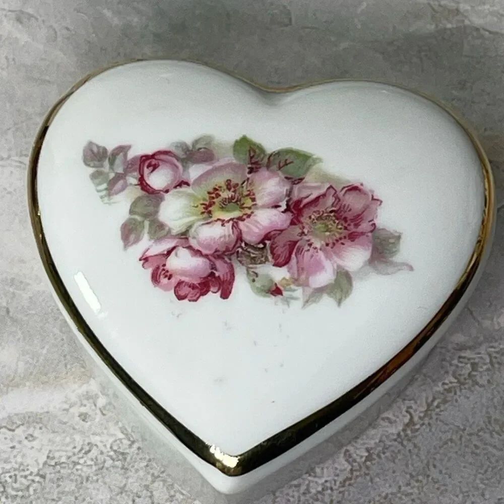 Vintage Gerold Porzellan Heart shaped trinket box Tettau, Bavaria, West Germany